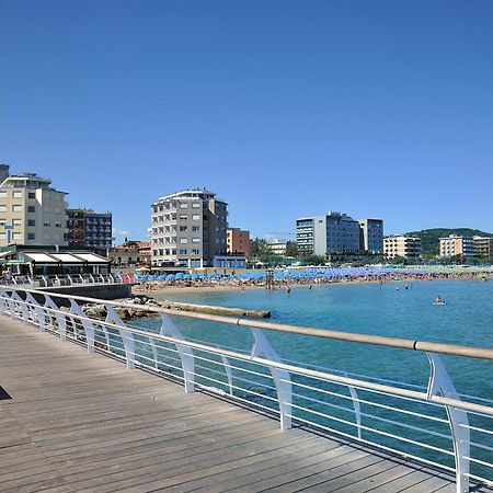 Clipper Hotel Pesaro Luaran gambar