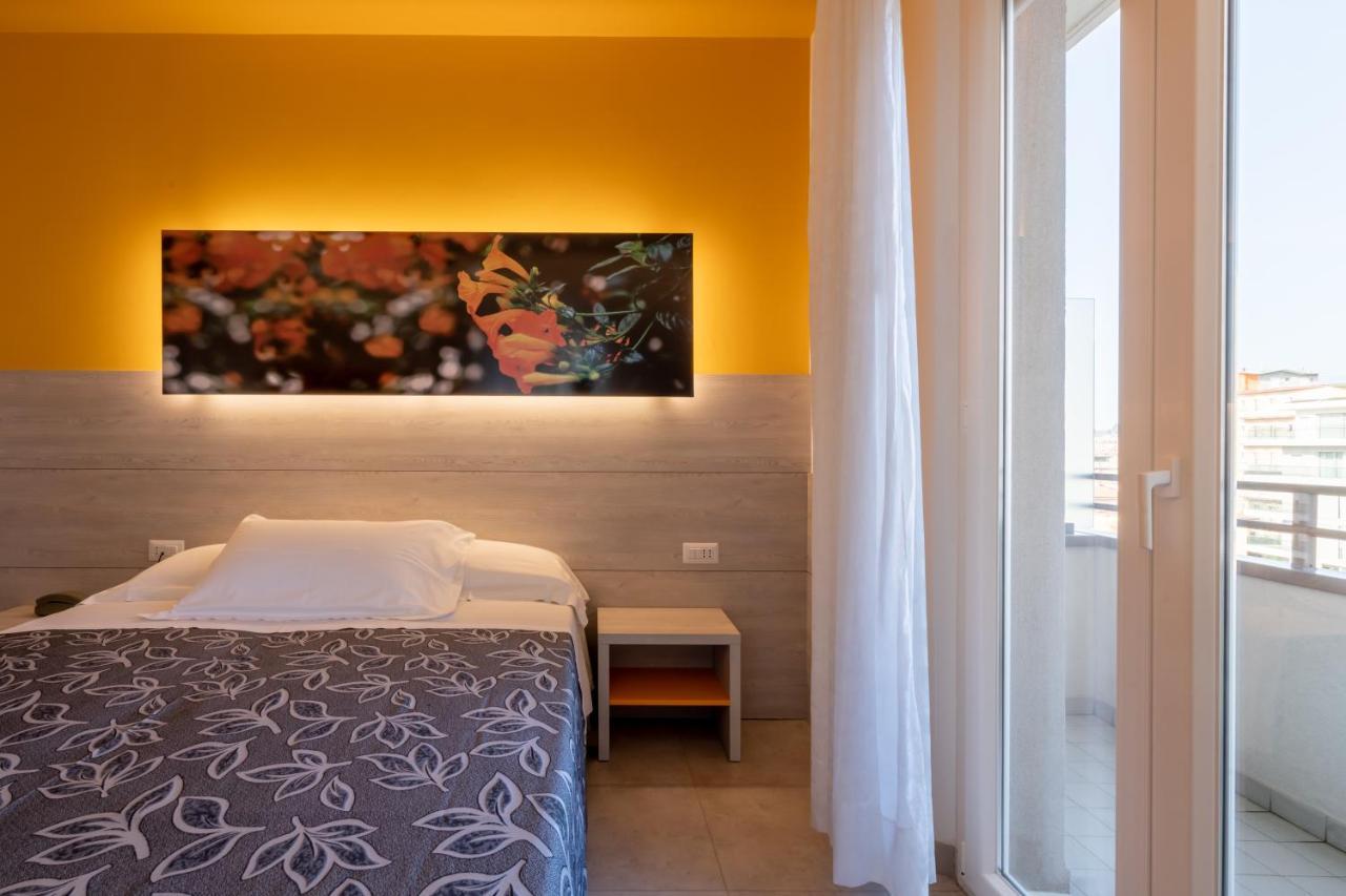 Clipper Hotel Pesaro Luaran gambar