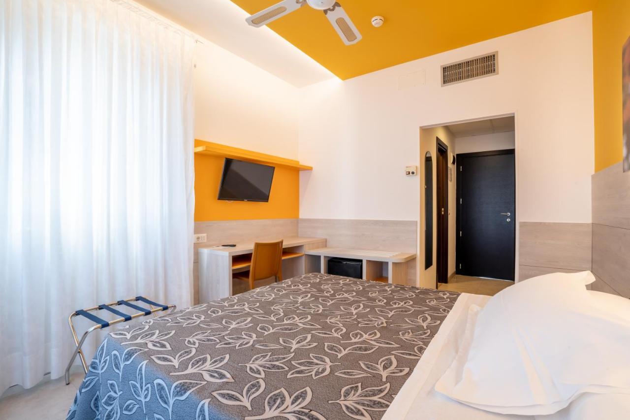 Clipper Hotel Pesaro Luaran gambar