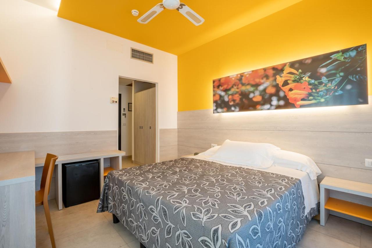 Clipper Hotel Pesaro Luaran gambar