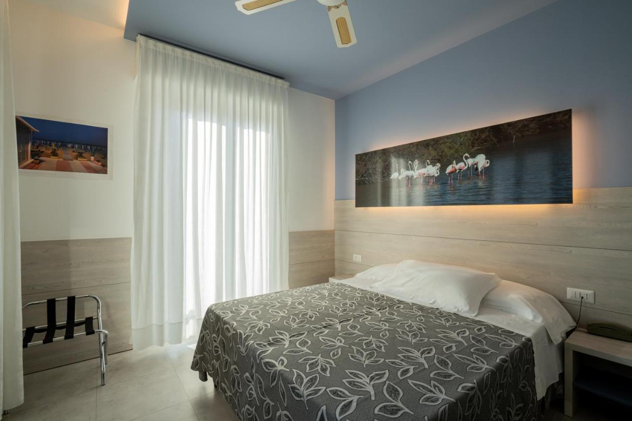 Clipper Hotel Pesaro Luaran gambar