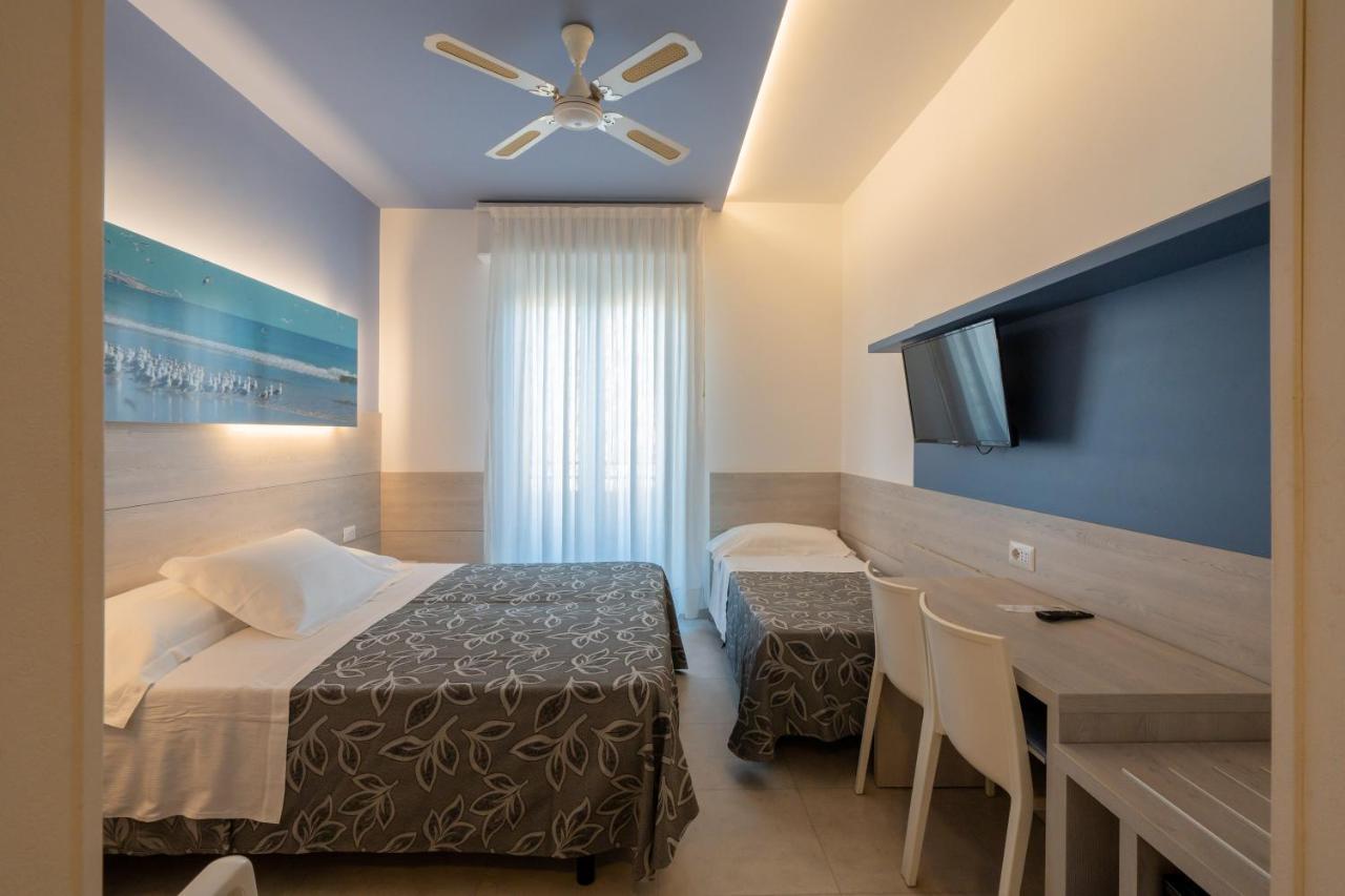 Clipper Hotel Pesaro Luaran gambar
