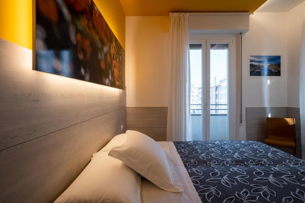 Clipper Hotel Pesaro Luaran gambar