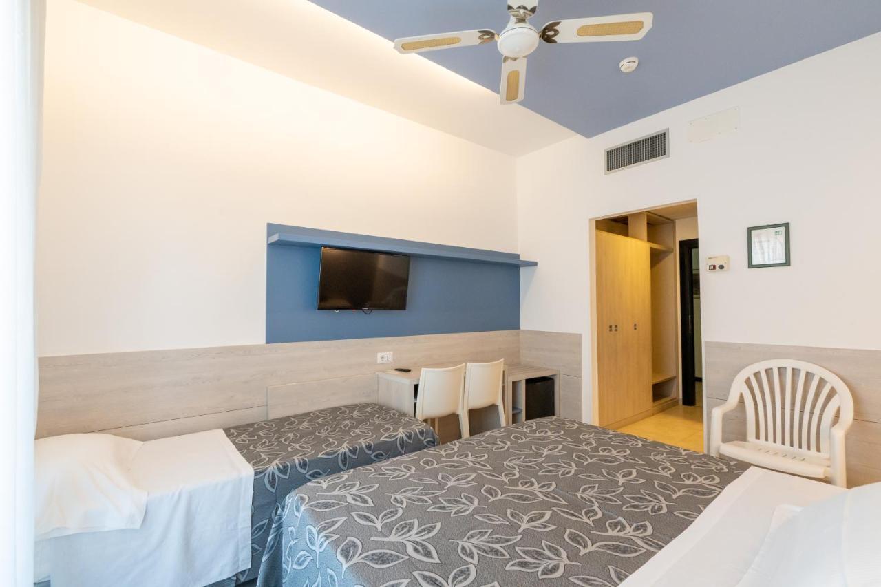 Clipper Hotel Pesaro Luaran gambar