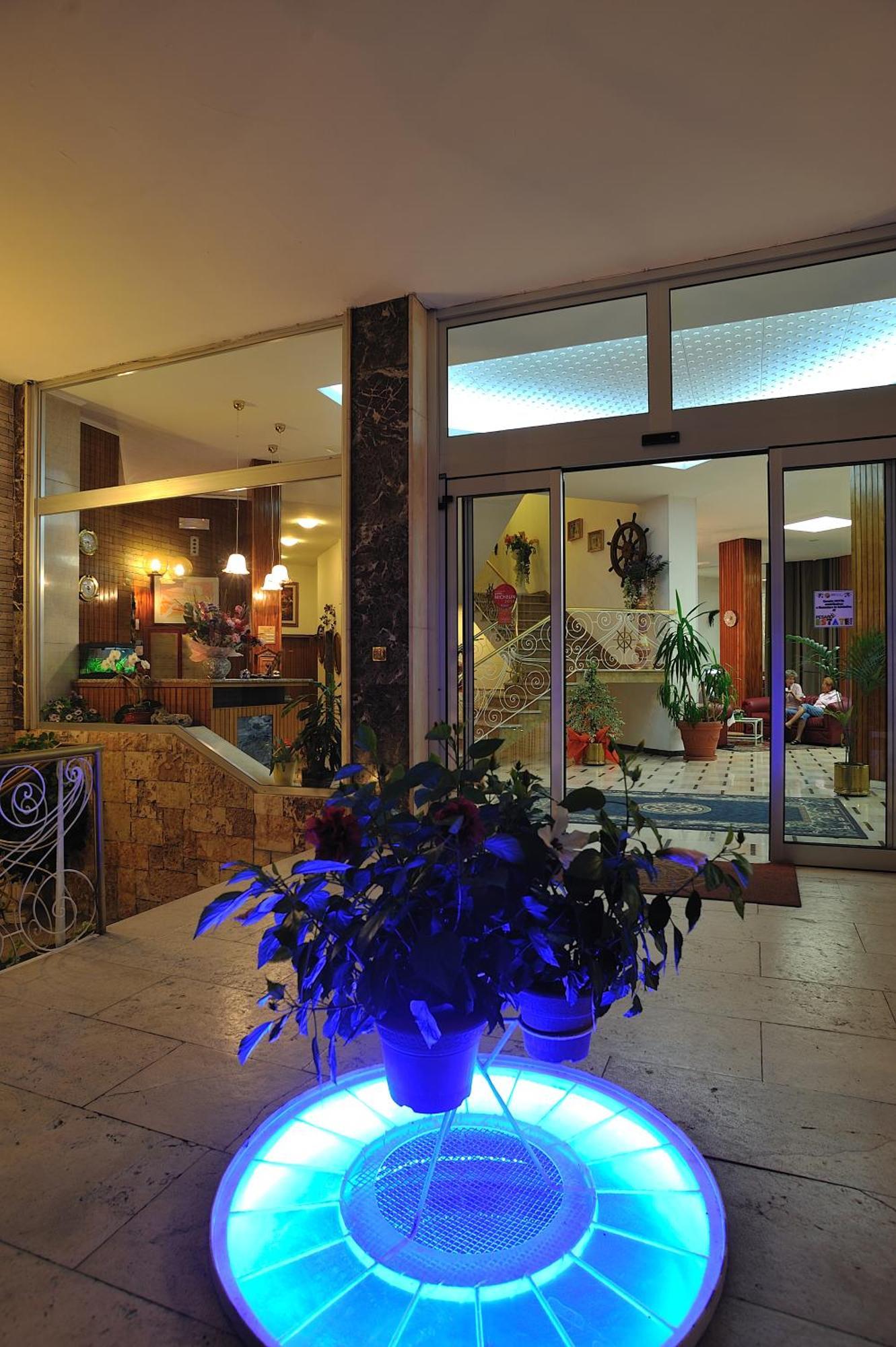 Clipper Hotel Pesaro Luaran gambar