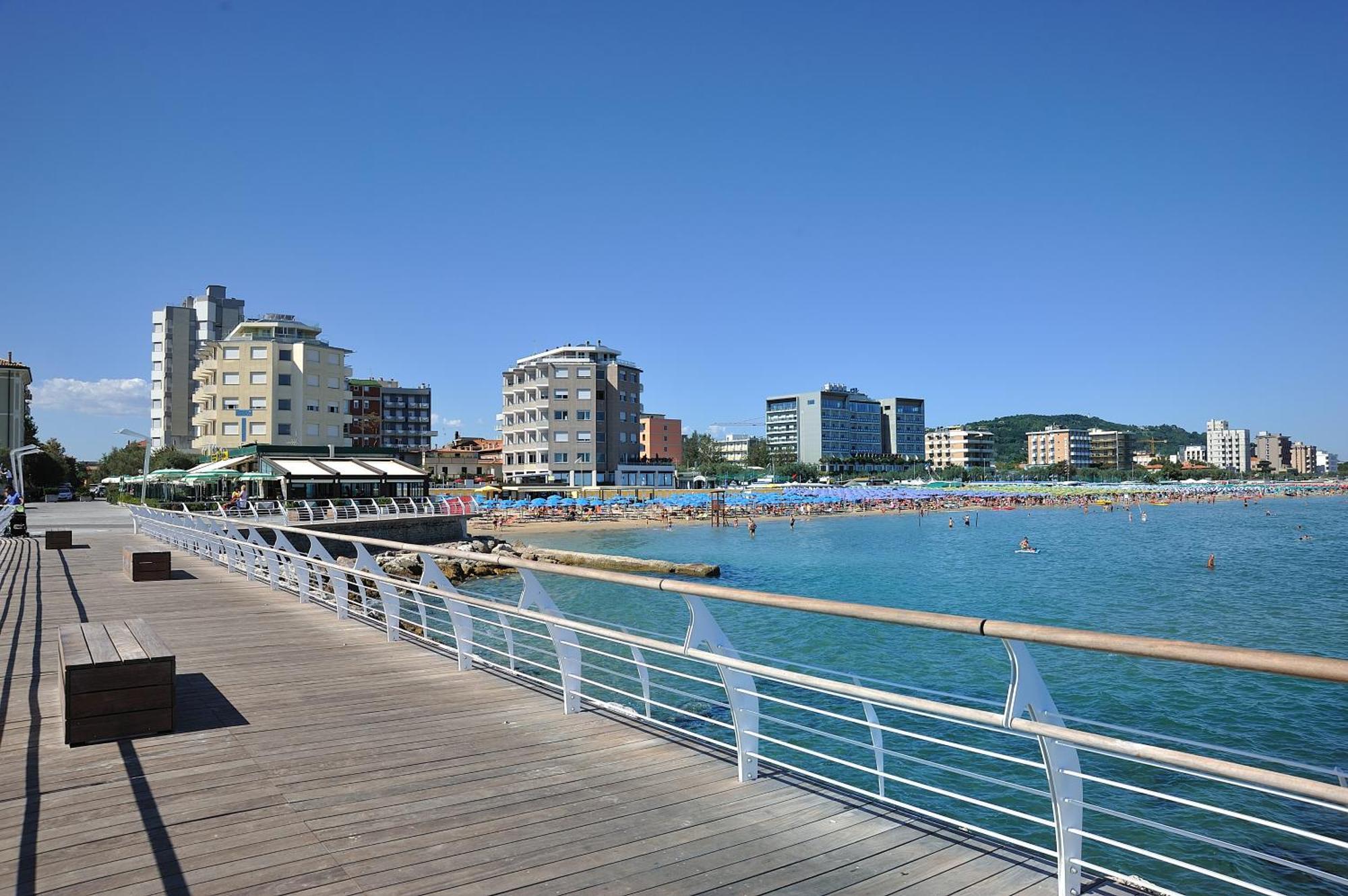 Clipper Hotel Pesaro Luaran gambar