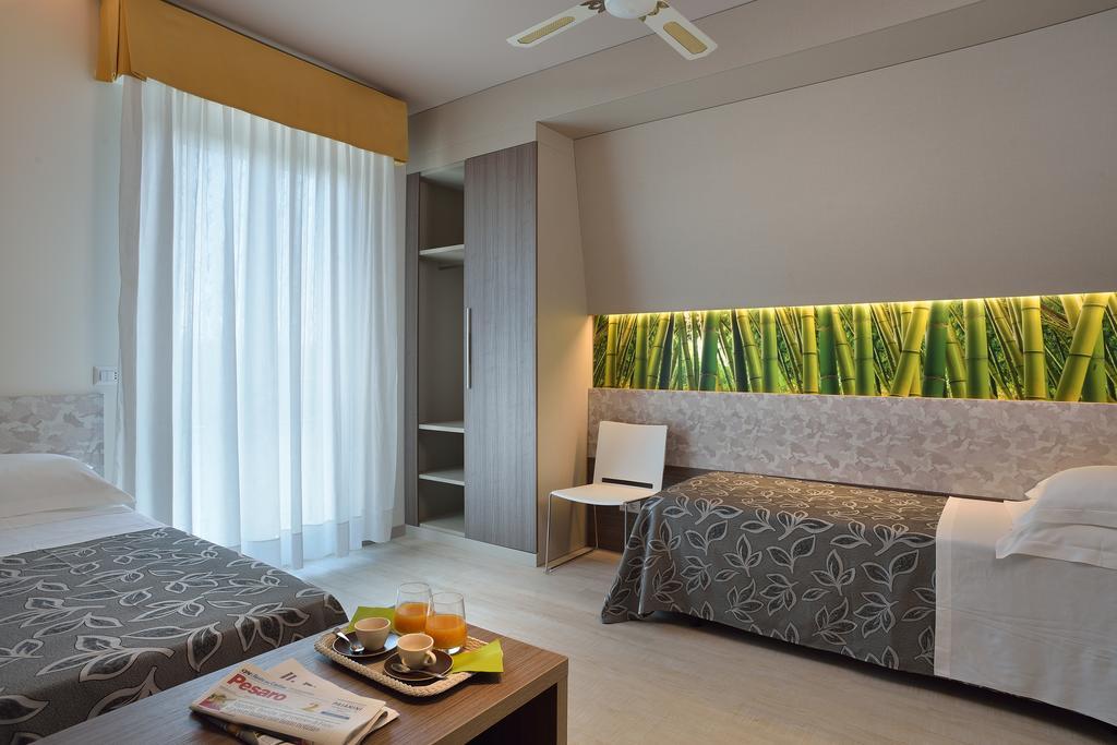 Clipper Hotel Pesaro Luaran gambar